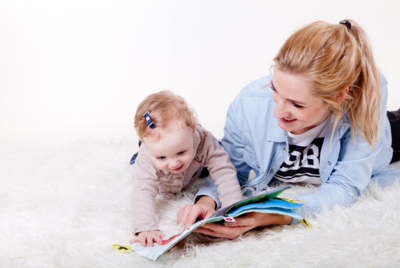 Books for a 1-year-old and tips for language development 