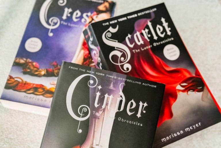 The Lunar Chronicles Books in Order with Summaries